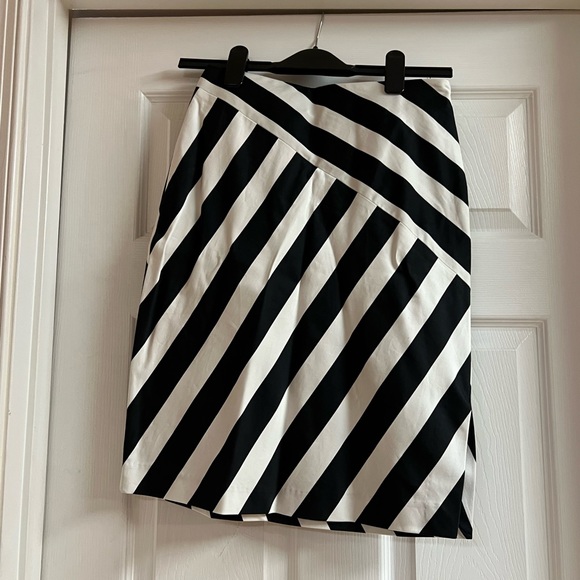 Banana Republic skirt. - Picture 2 of 2